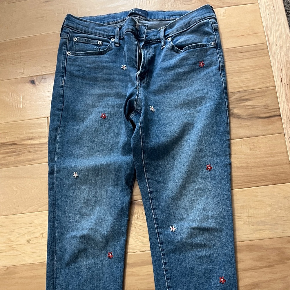 Gap Embroidered Blue Jeans with Floral Accents womens size 30